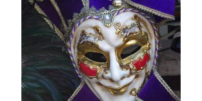 Petit Club : Bas les Masques !