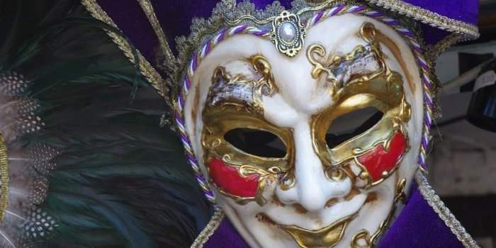 Petit Club : Bas les Masques !